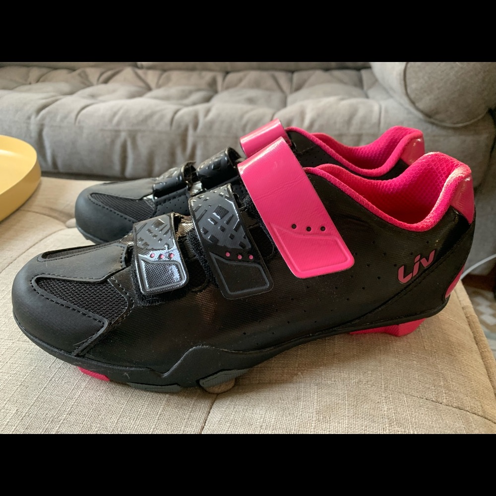 LIV spin cycling shoes
